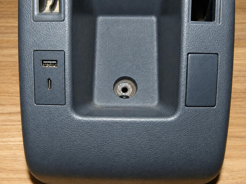 Toma de carga y tapa ciega Toyota LandCruise j8