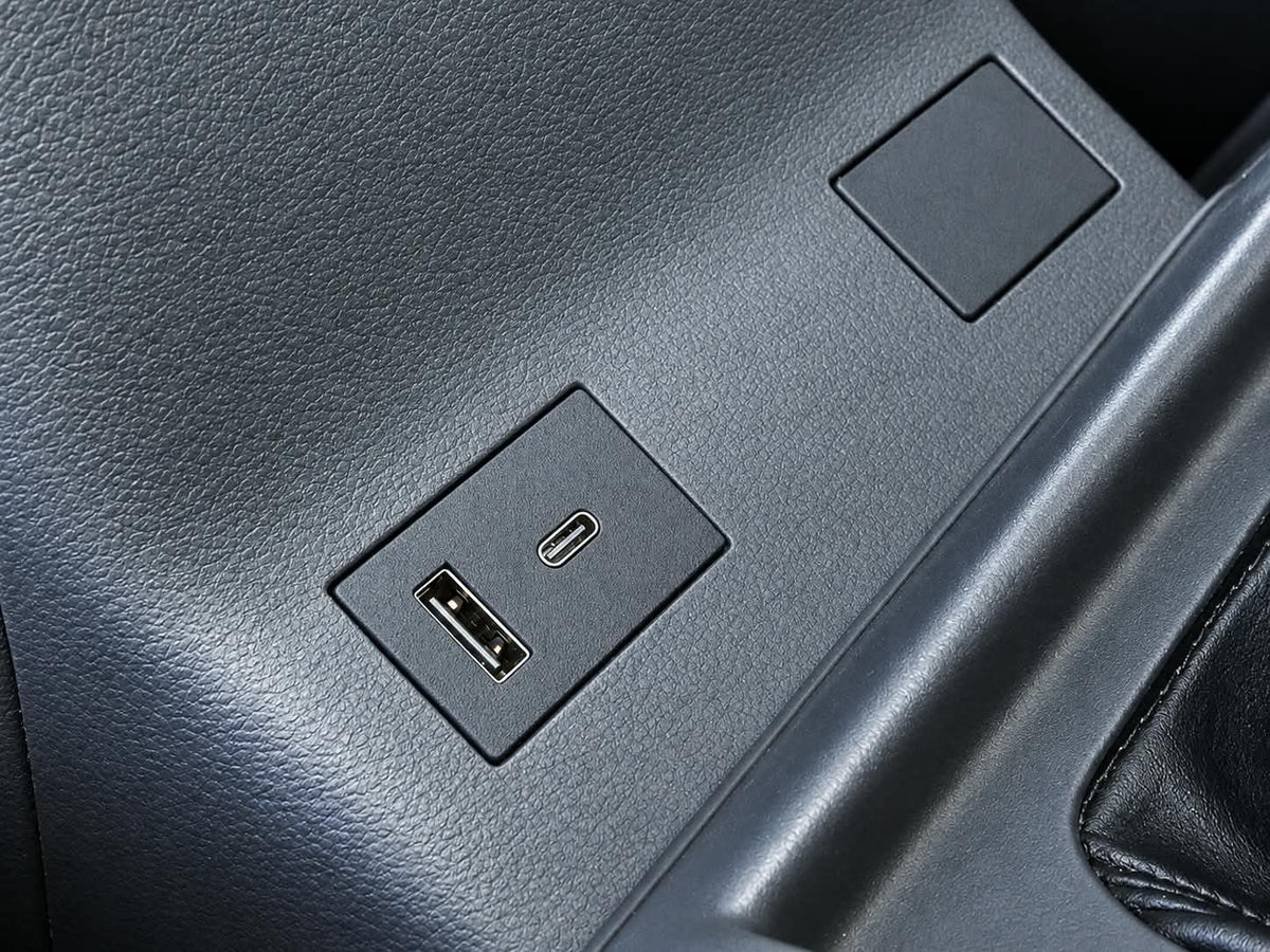 Toma de carga y tapa ciega Toyota LandCruise j8