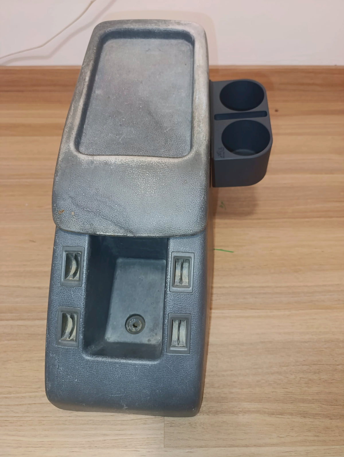 Posavasos lateral consola central Toyota Land Cruiser j8